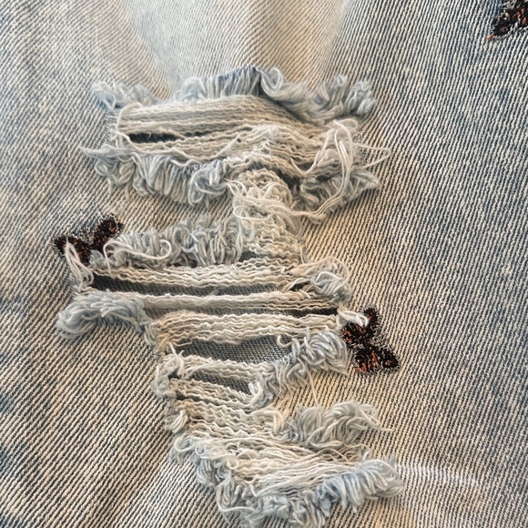 Light Wash Butterfly Embroidered Distressed Jeans - Picture 8 of 13